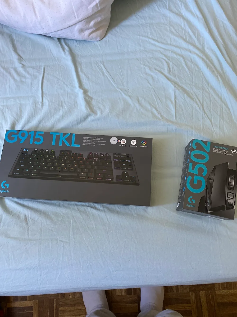 Photo of the Logitech G915 TKL box